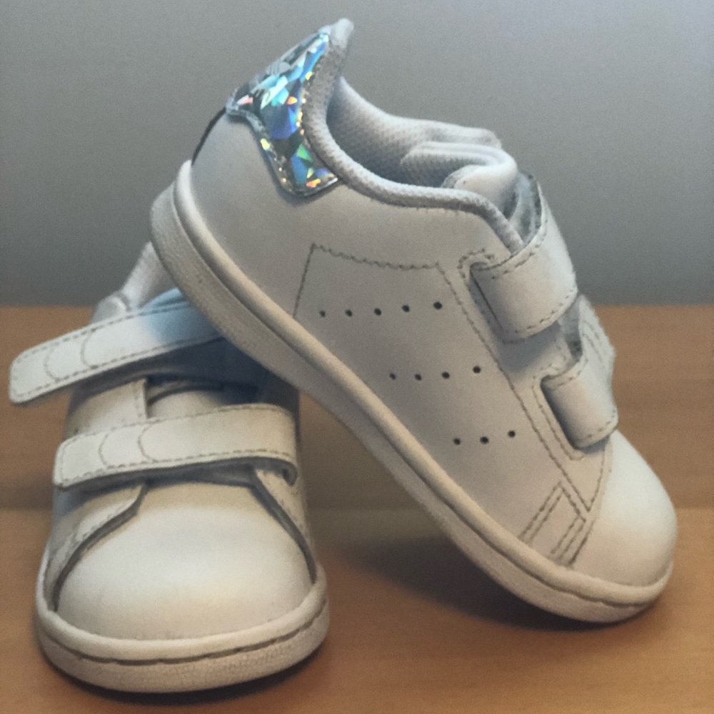 Adidas Stan Smith white leather toddler size 6 sneakers.